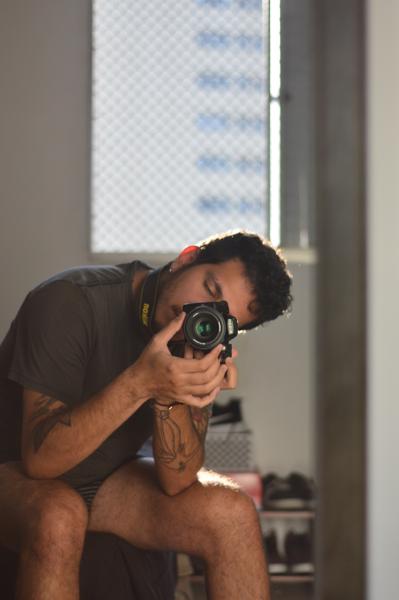 
          "Predio e eu"<br>
          November 10, 2024<br>
          NIKON D3200<br>
          50 mm, f/9/5, 1/1600 s, ISO400
          