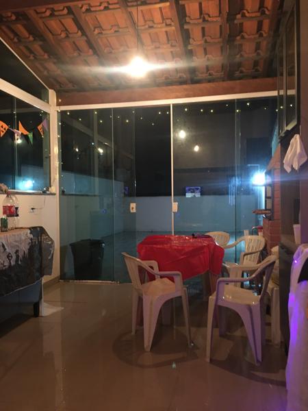 
          ""<br>
          November 10, 2024<br>
          iPhone SE (1st generation)<br>
          83/20 mm, f/11/5, 1/15 s, ISO400
          